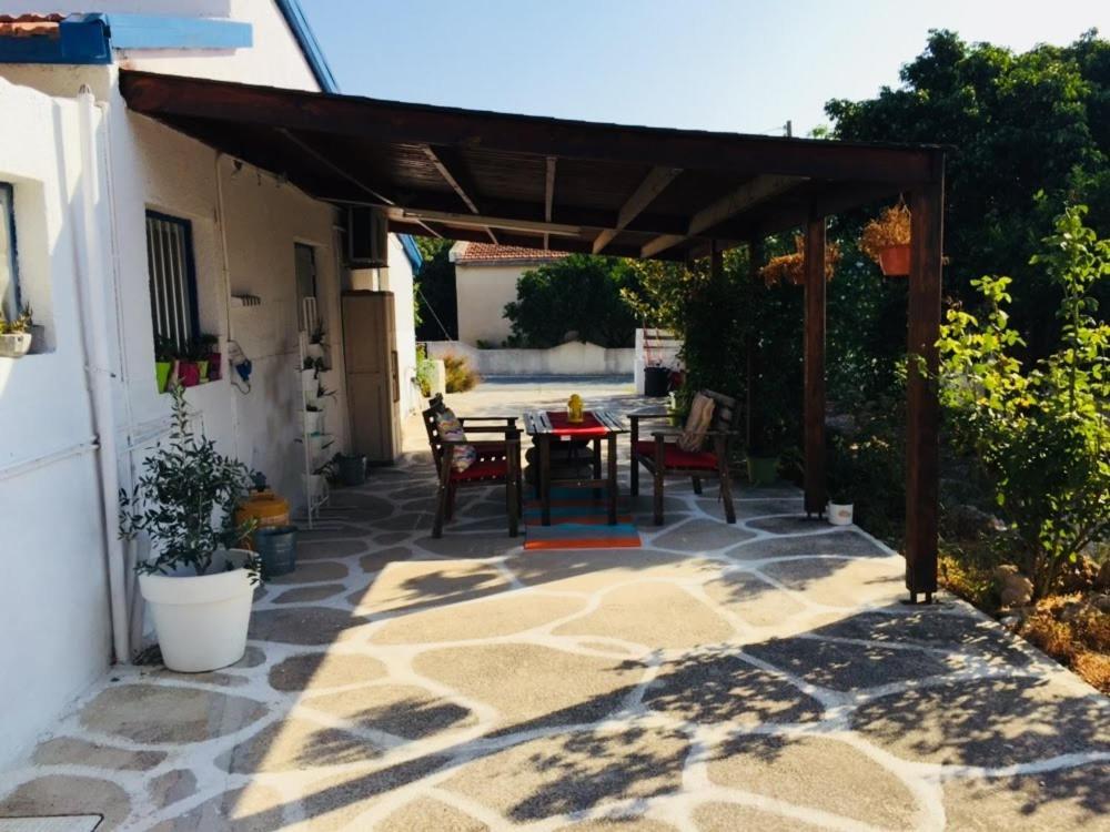Artist Cottage In Dromolaxia Larnaca Eksteriør billede